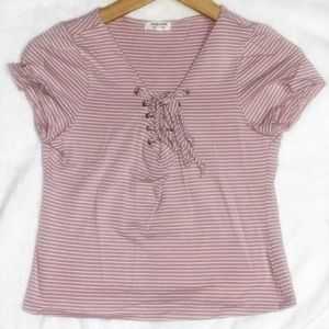 I’m selling this crop top shirt